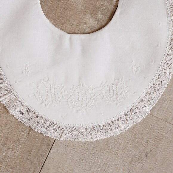 Feltman Brothers White Laurel Leaf Embroidered Bib Baby Special Occasion NWT - Picture 3 of 3